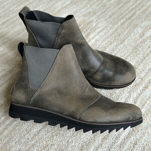 EUC SOREL Harlow Waterproof Leather Chelsea Ankle Boots - Quarry Gray Size 6
